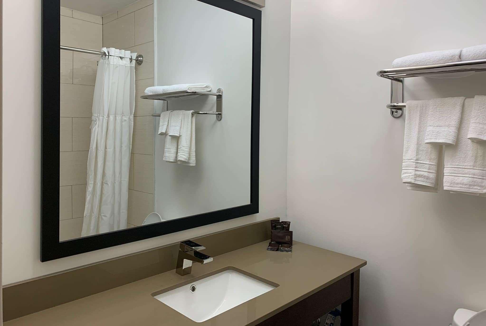 Wingate By Wyndham Jfk Airport, Far Rockaway Ny Hotel New York Bagian luar foto