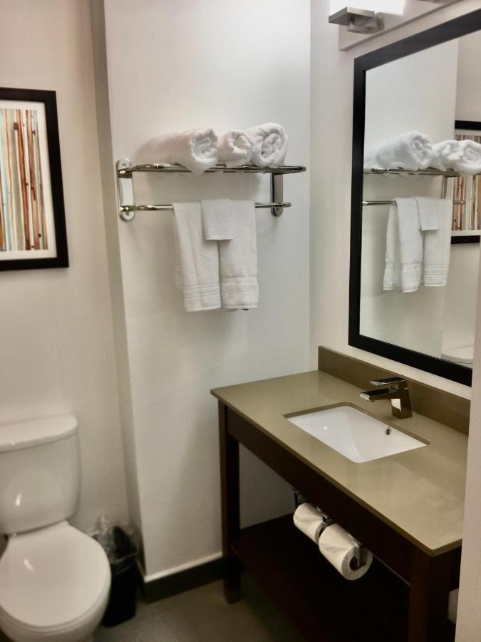 Wingate By Wyndham Jfk Airport, Far Rockaway Ny Hotel New York Bagian luar foto