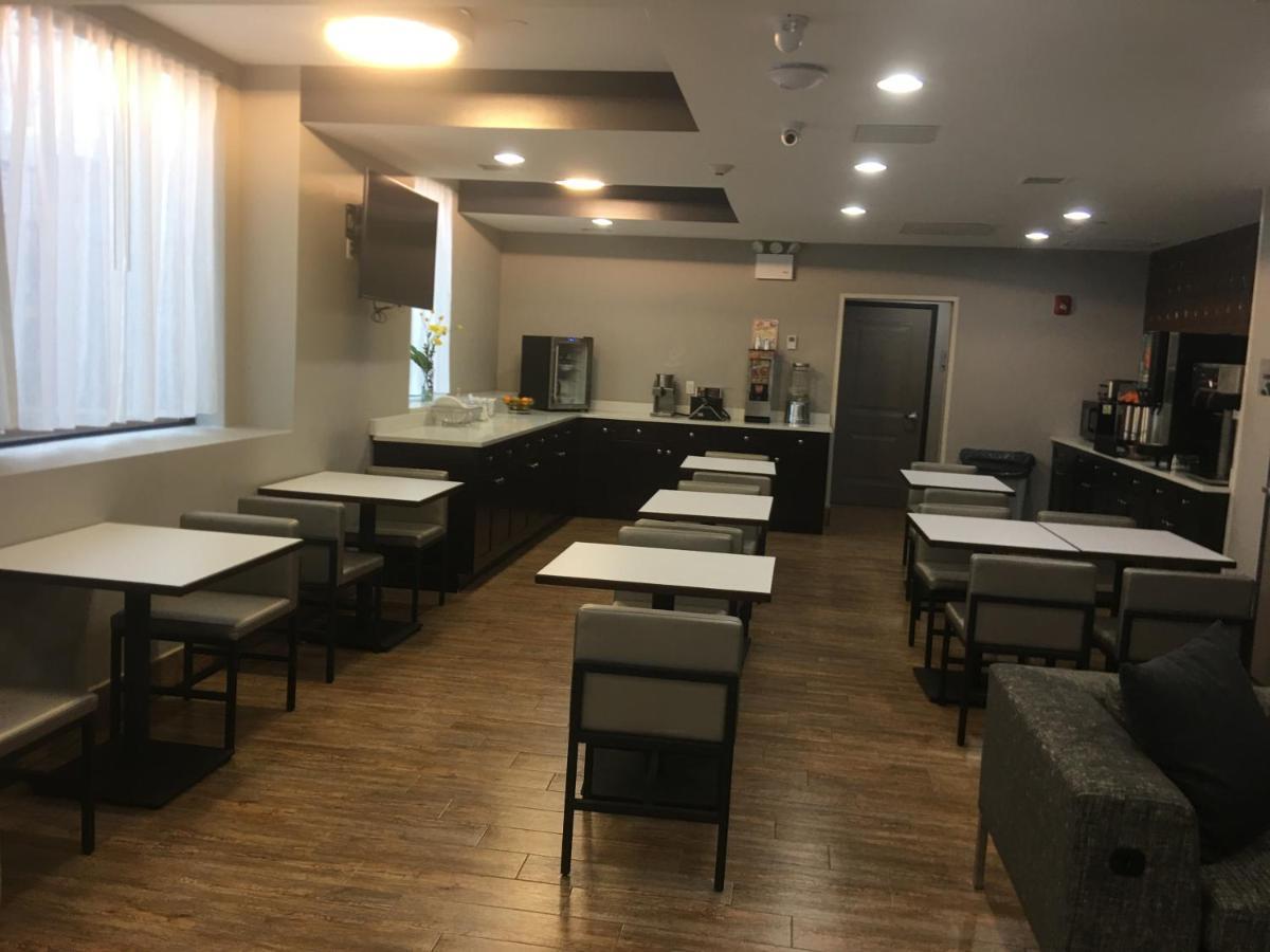 Wingate By Wyndham Jfk Airport, Far Rockaway Ny Hotel New York Bagian luar foto